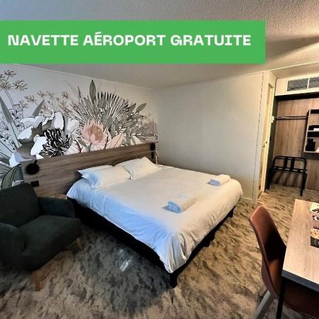 Kyriad Aeroport Marseille Витрол Екстериор снимка